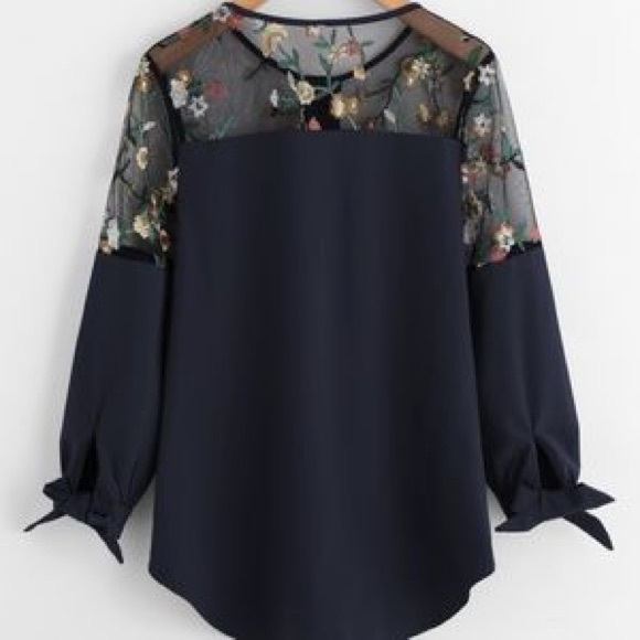 Floral blouse. Size:S - Picture 3 of 8